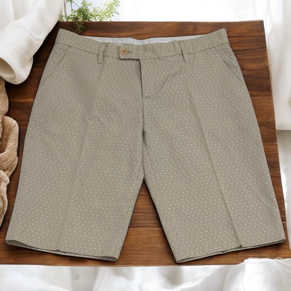 Vertigo Paris Tan and White Textured Bermuda Summer Shorts Women’s Size‎ 8